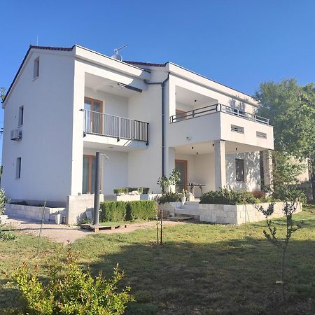 Apartments Grape Pirovac Esterno foto